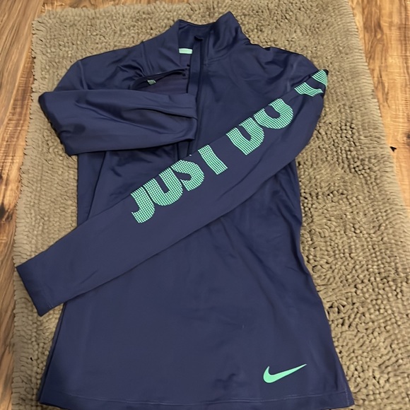 Woman’s dri-fit zip up jacket - Picture 3 of 5